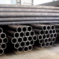 Seamless steel pipe for conveying fluid